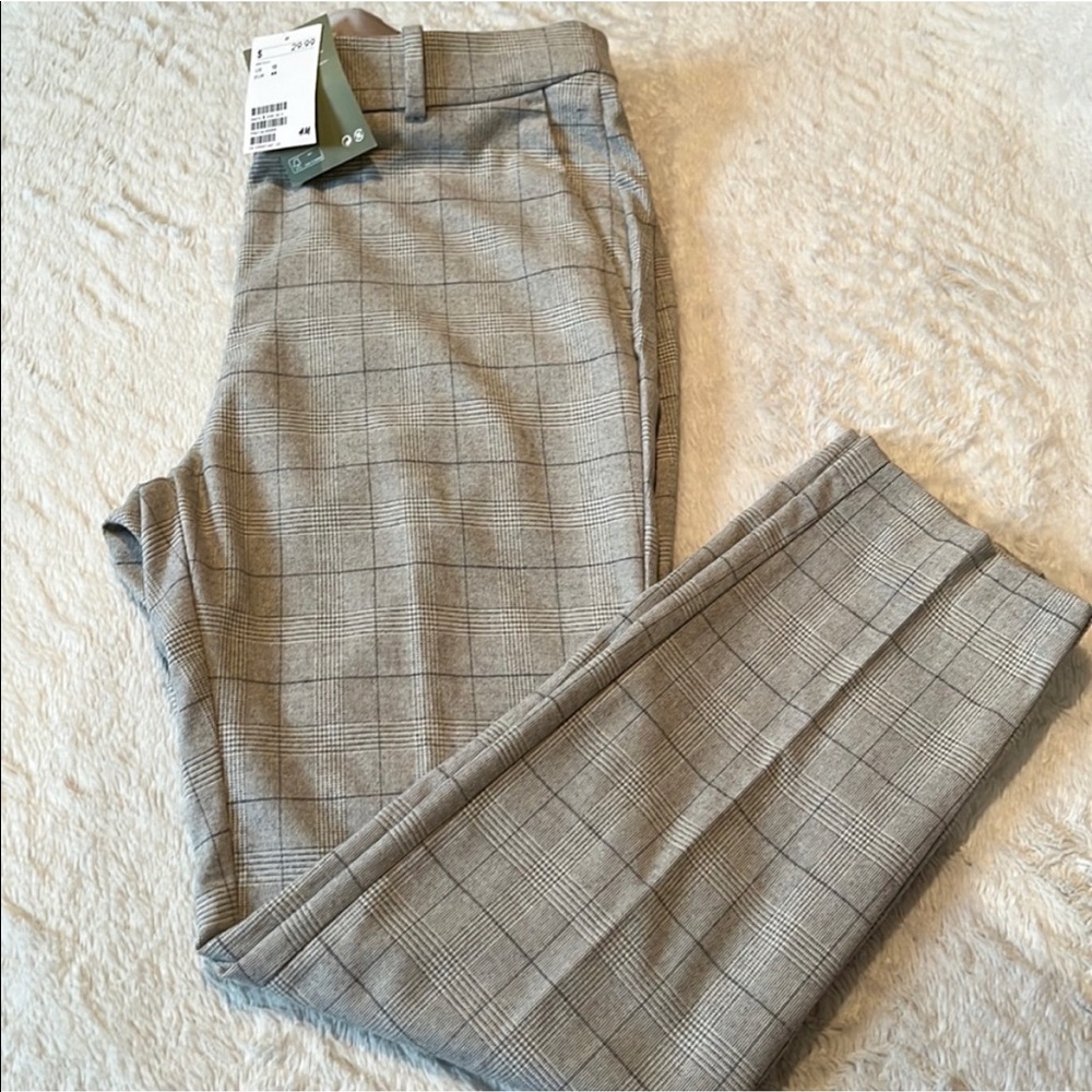 H&M ankle length gray patterned pants with elastic waist